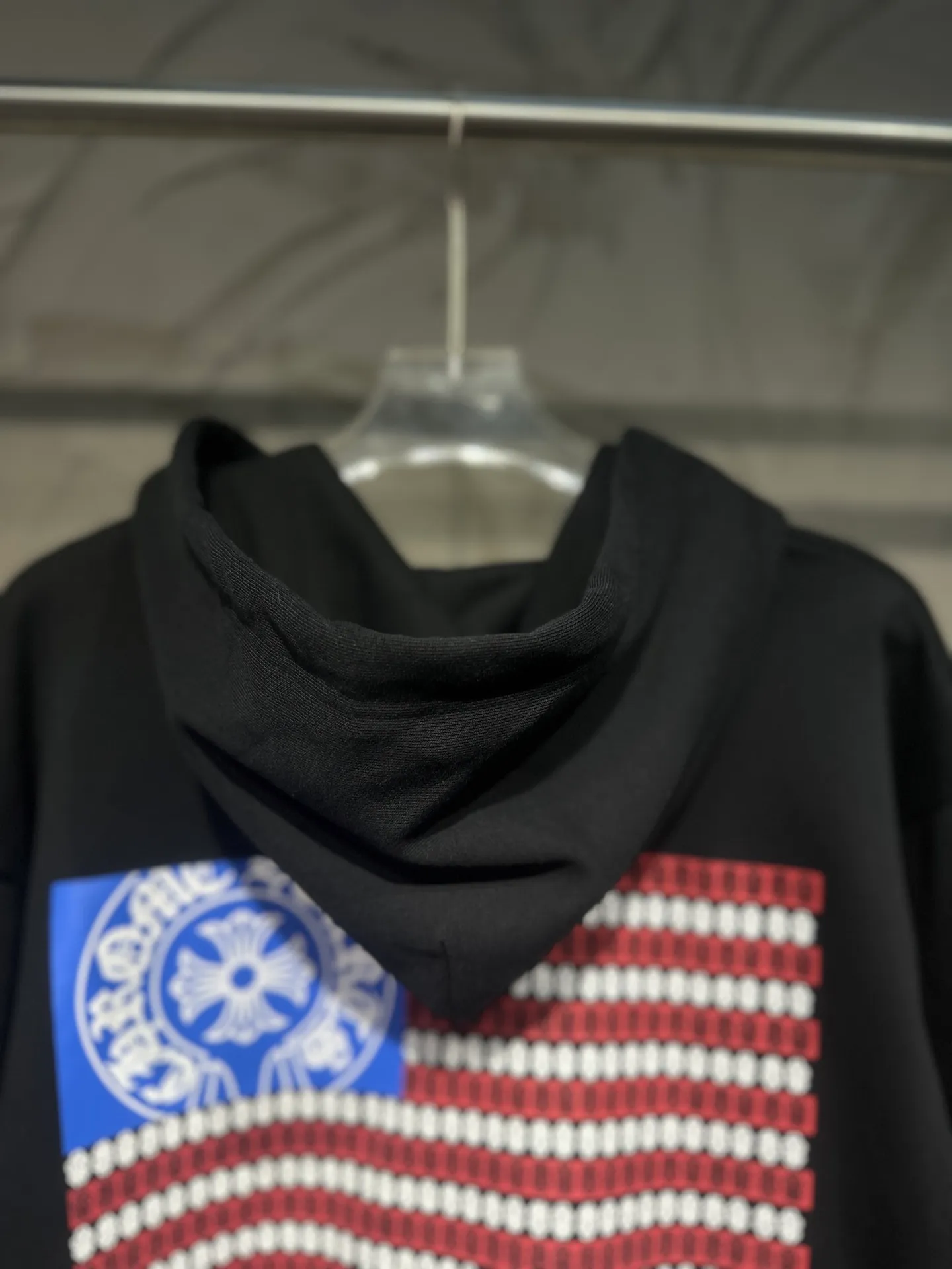 Q31—P230 -Chrome Hearts/Chrome Hearts printed zipper sweatshirt cardigan jacket -420 grams of high-density, high-quality wool, soft, delicate and skin-friendly, soft and silky to the touch, warm and skin-friendly -The hardware and zipper accessories are all customized with full details -Colour: black -Size: S M L XL